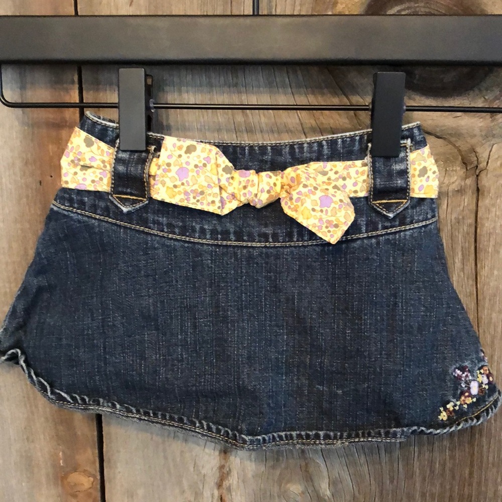 2005 Gymboree Denim Blue Skirt with Floral Belt Front Size 3-6 Months